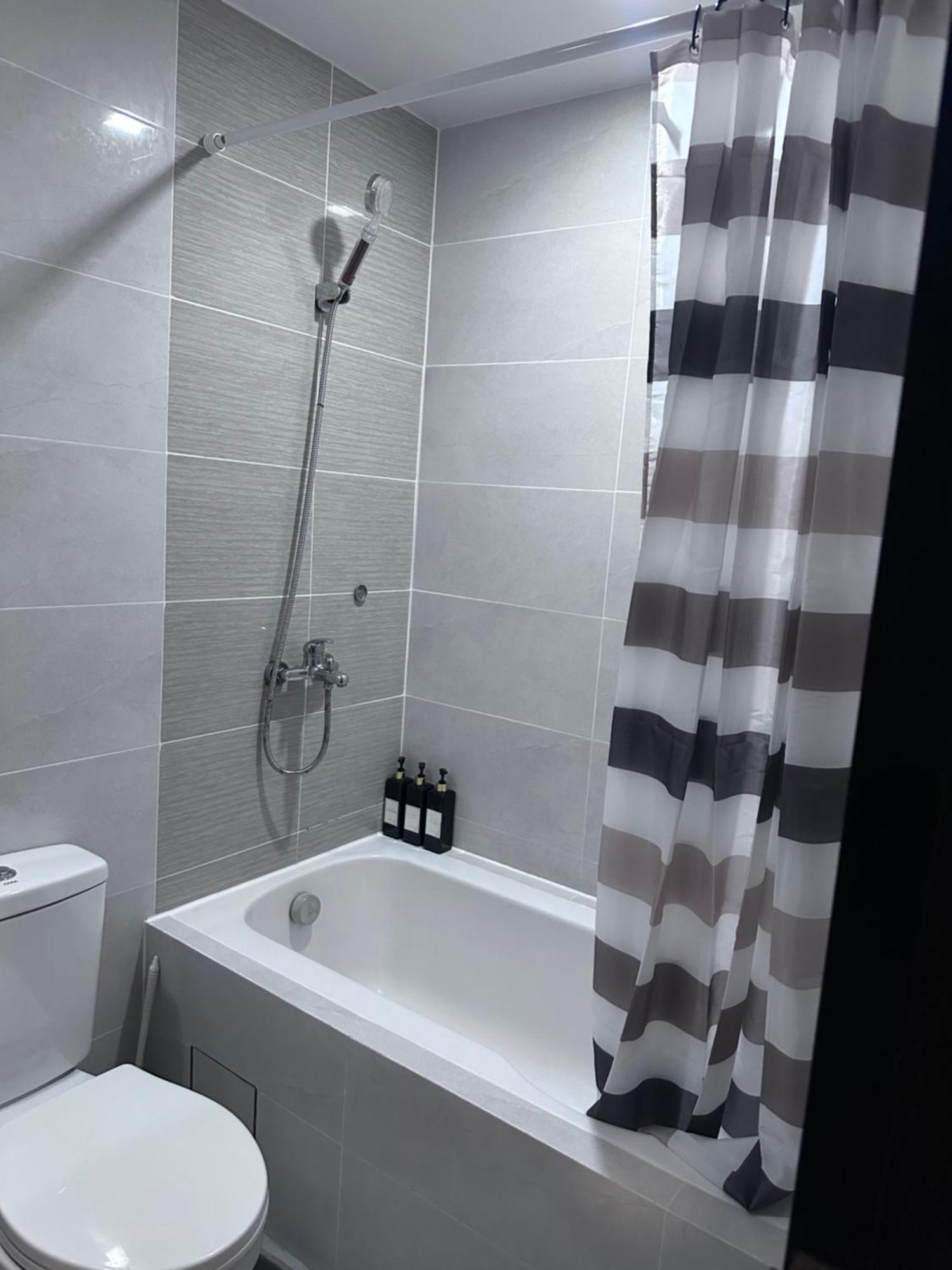 Apartment C1 -8nb With Pool Mactan Newtown Center Of Cebu Phillippines 15mins From Airport *