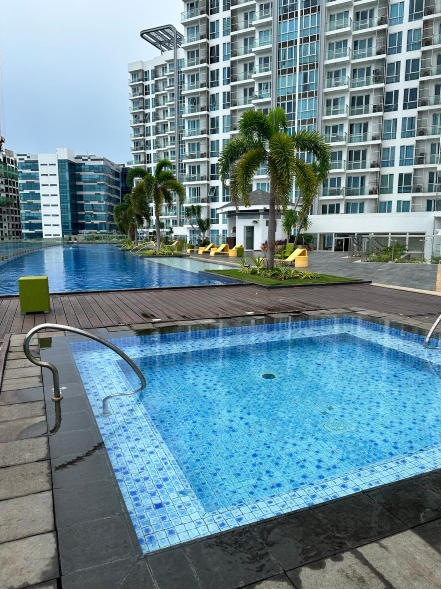 C1 -8nb With Pool Mactan Newtown Center Of Cebu Phillippines 15mins From Airport Apartment *