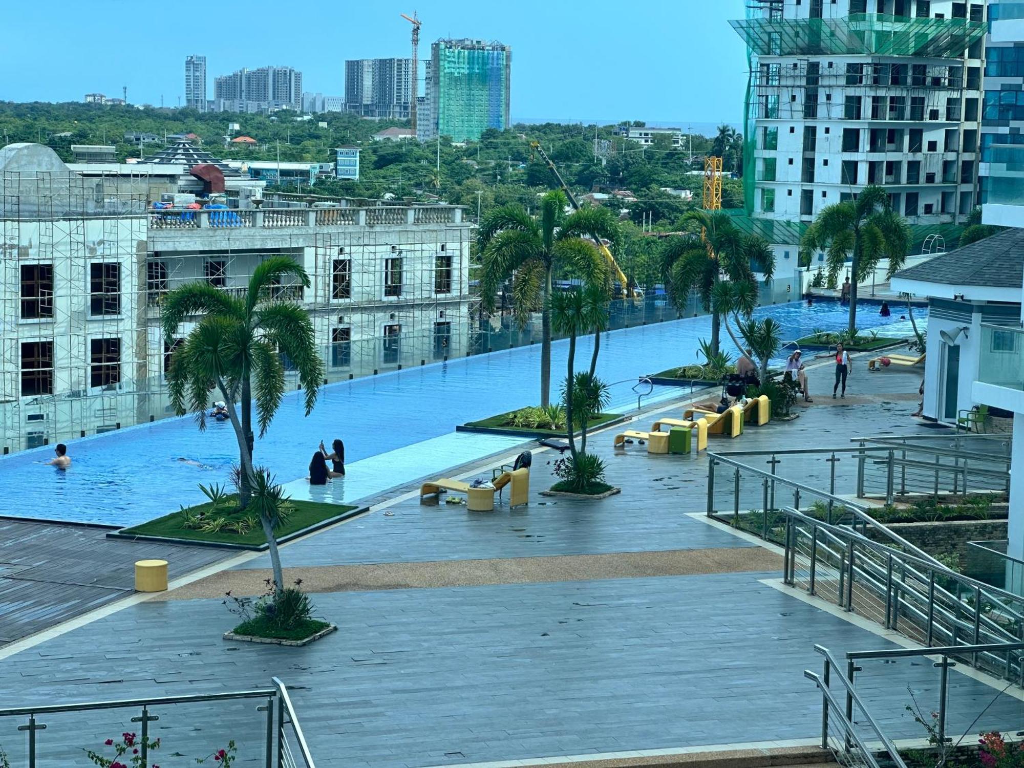 C1 -8nb With Pool Mactan Newtown Center Of Cebu Phillippines 15mins From Airport Apartment *