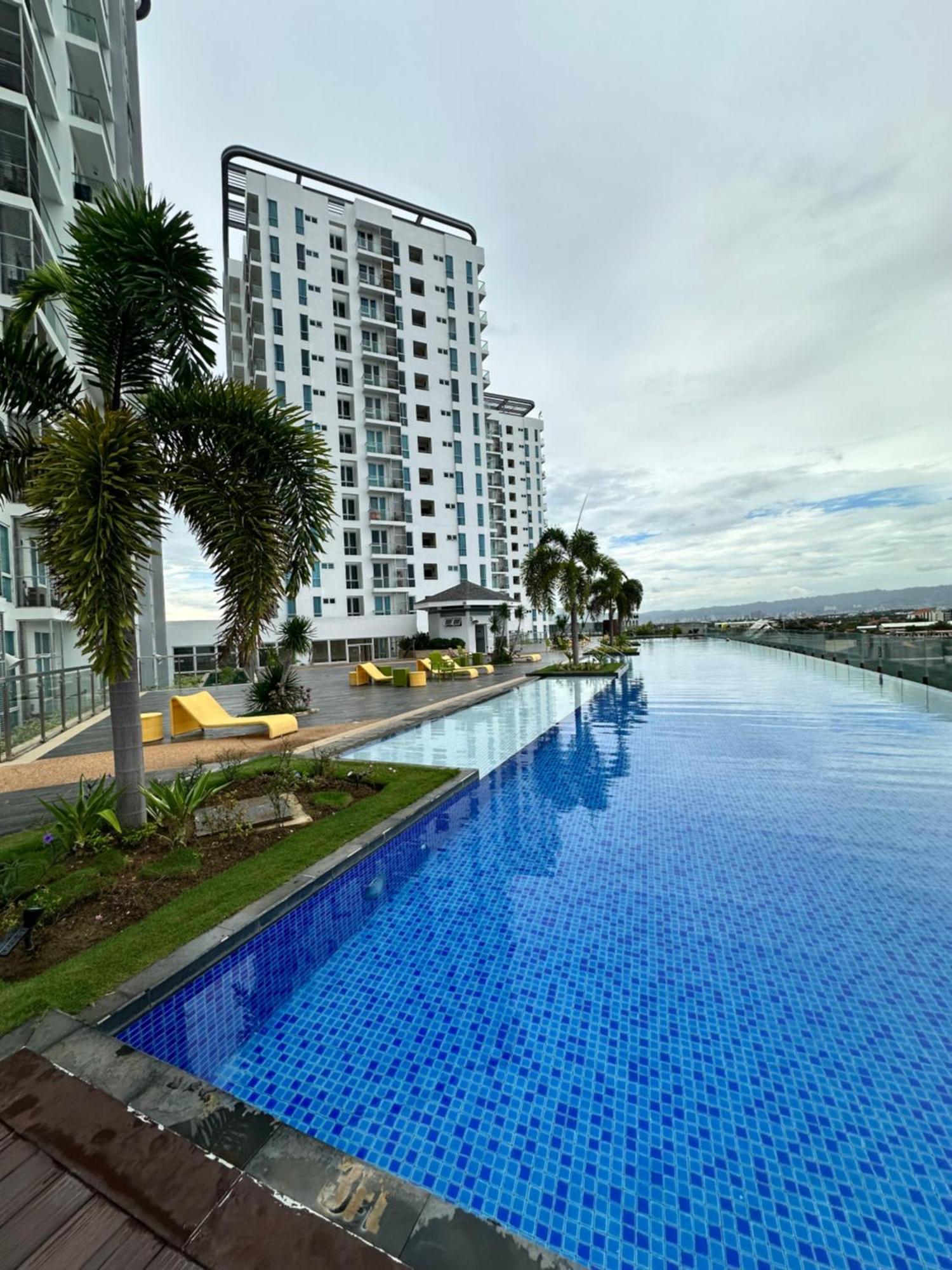 Apartment C1 -8nb With Pool Mactan Newtown Center Of Cebu Phillippines 15mins From Airport Lapu-Lapu City
