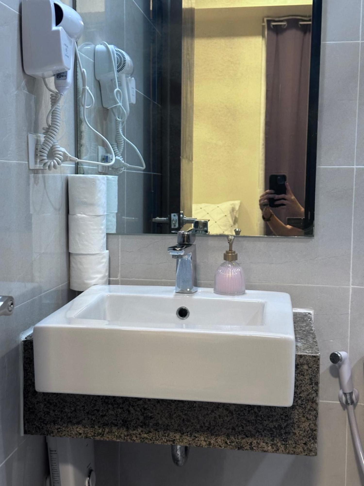 Apartment C1 -8nb With Pool Mactan Newtown Center Of Cebu Phillippines 15mins From Airport