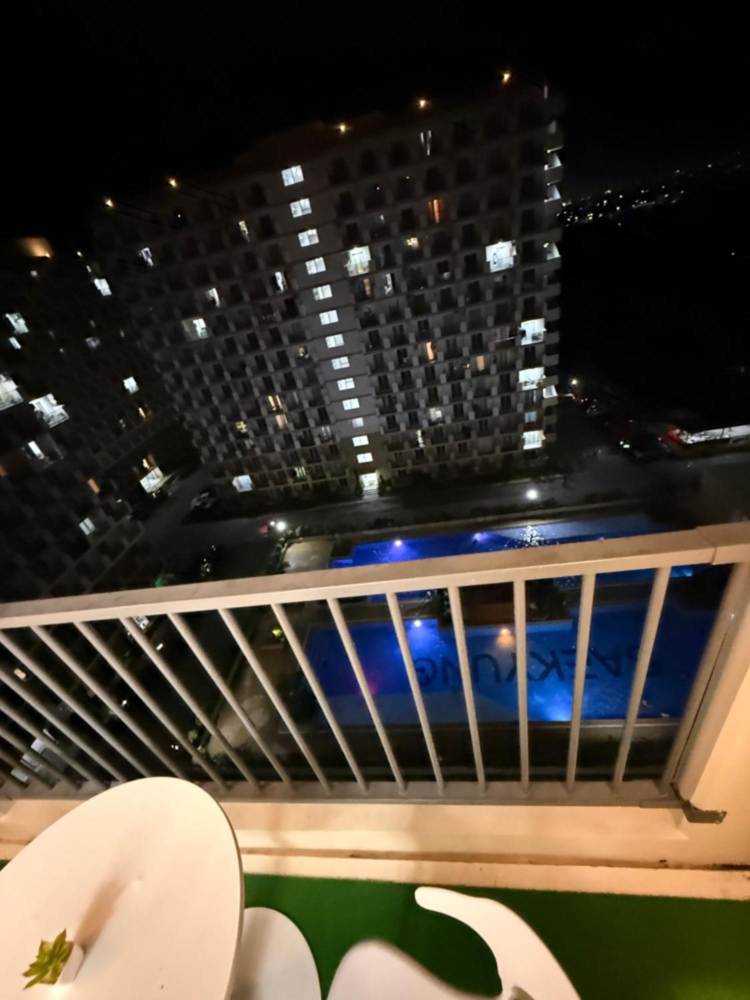 Hotel Xyz Condotel - Pool View 304 - 12flr