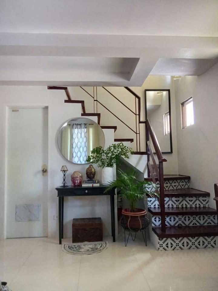 Phoenix House Apartment *