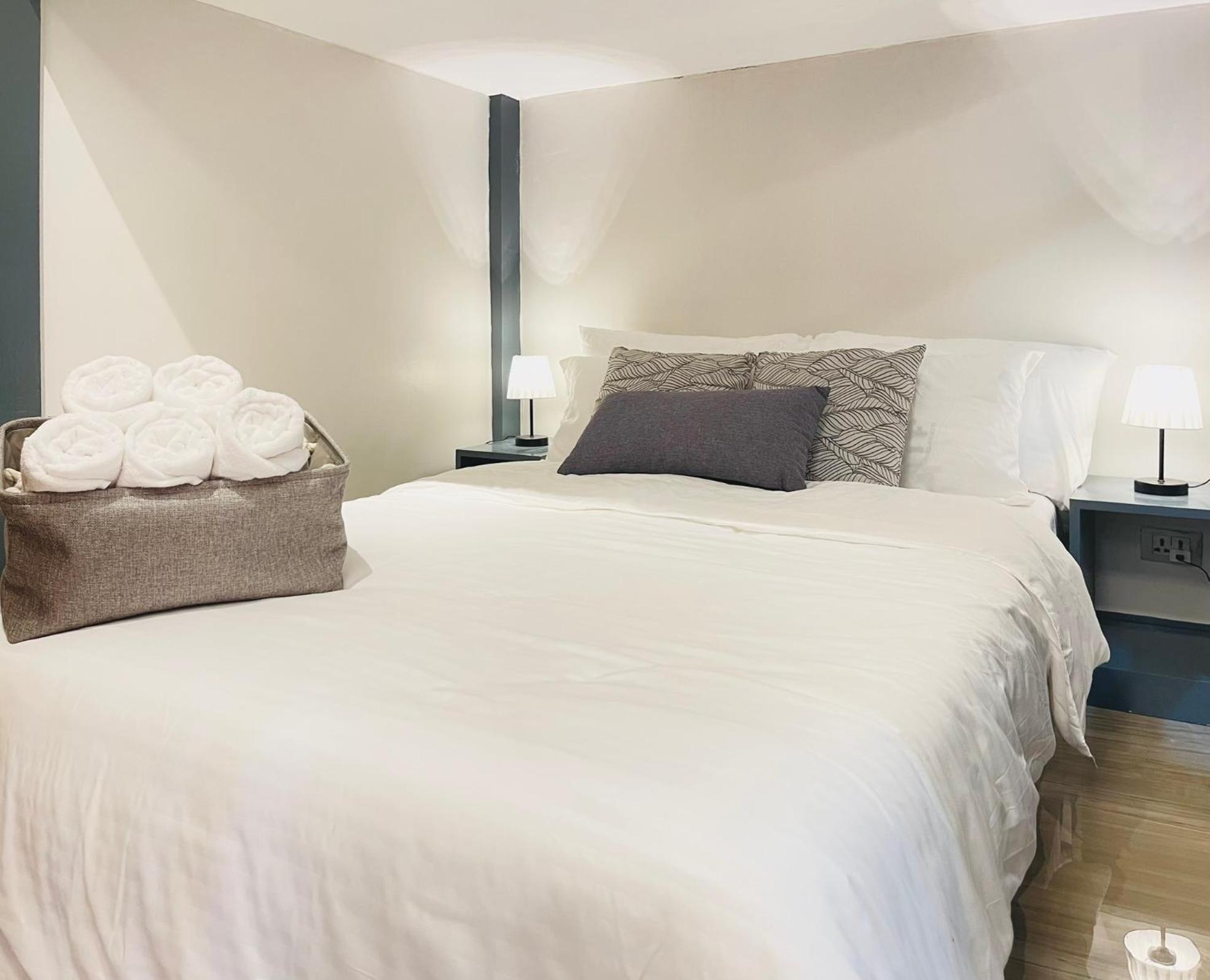 Group-friendly Stay, Minutes From The Airport *