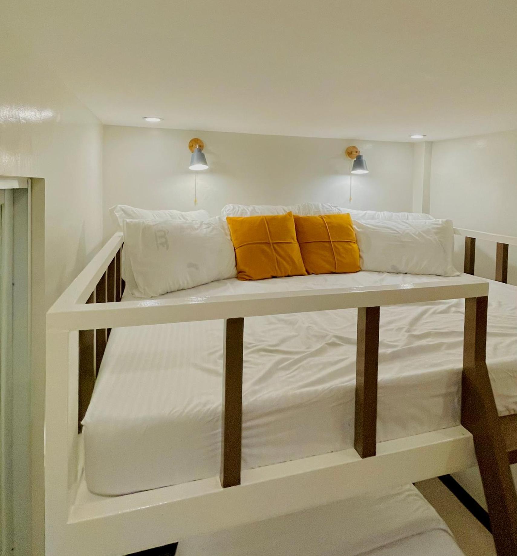 Group-friendly Stay, Minutes From The Airport Apartment Lapu-Lapu City
