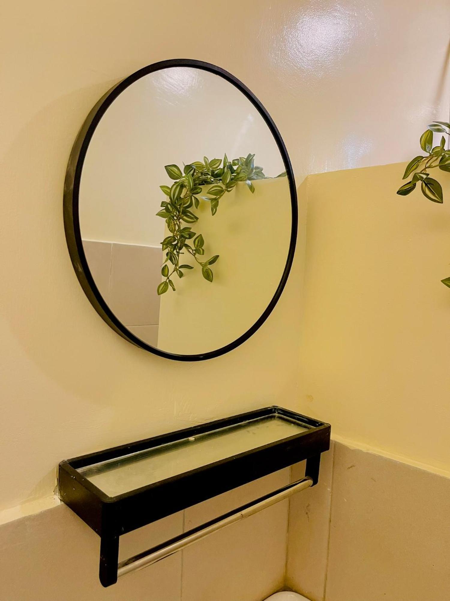 Group-friendly Stay, Minutes From The Airport
