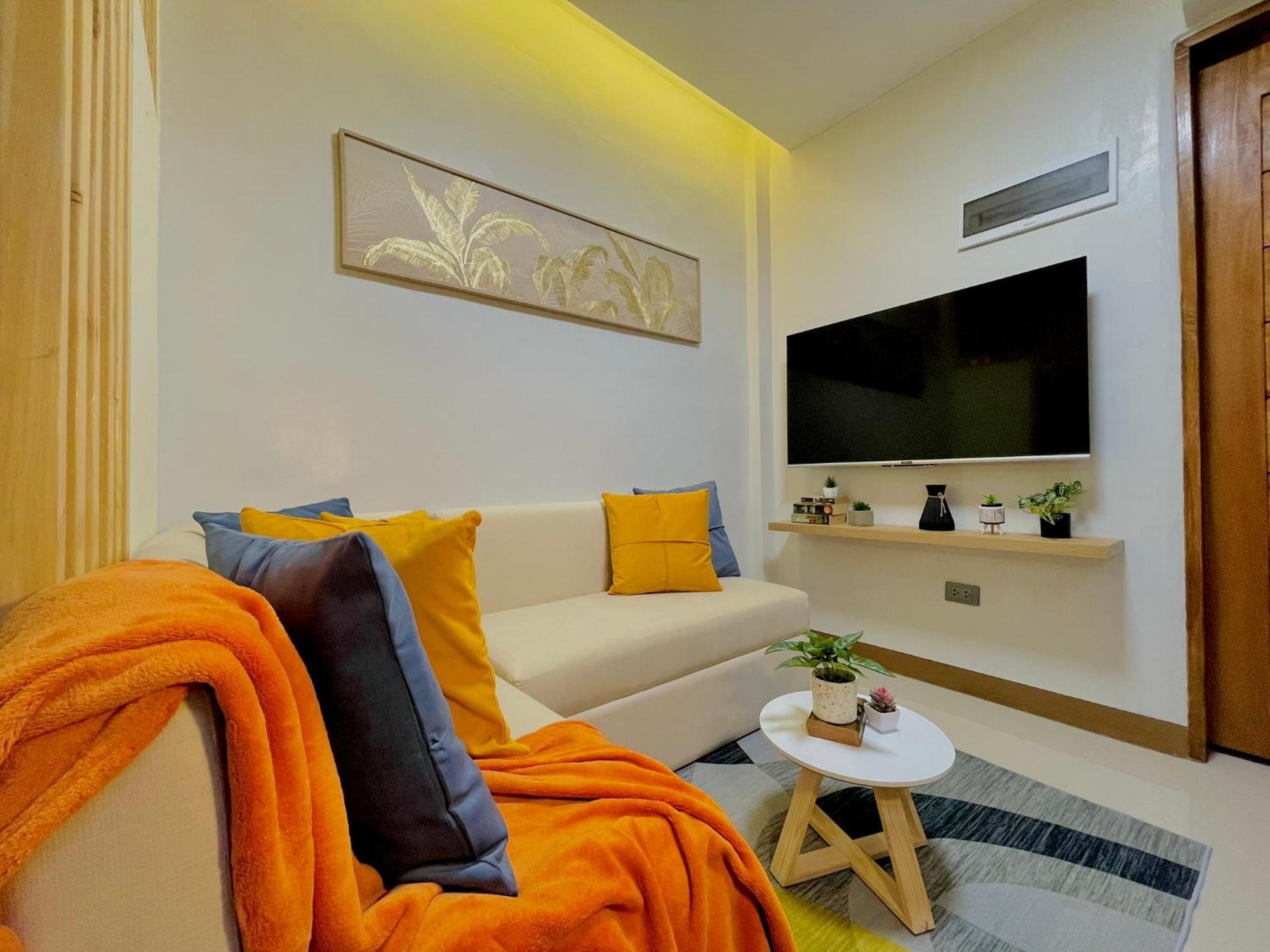 Group-friendly Stay, Minutes From The Airport Apartment Lapu-Lapu City