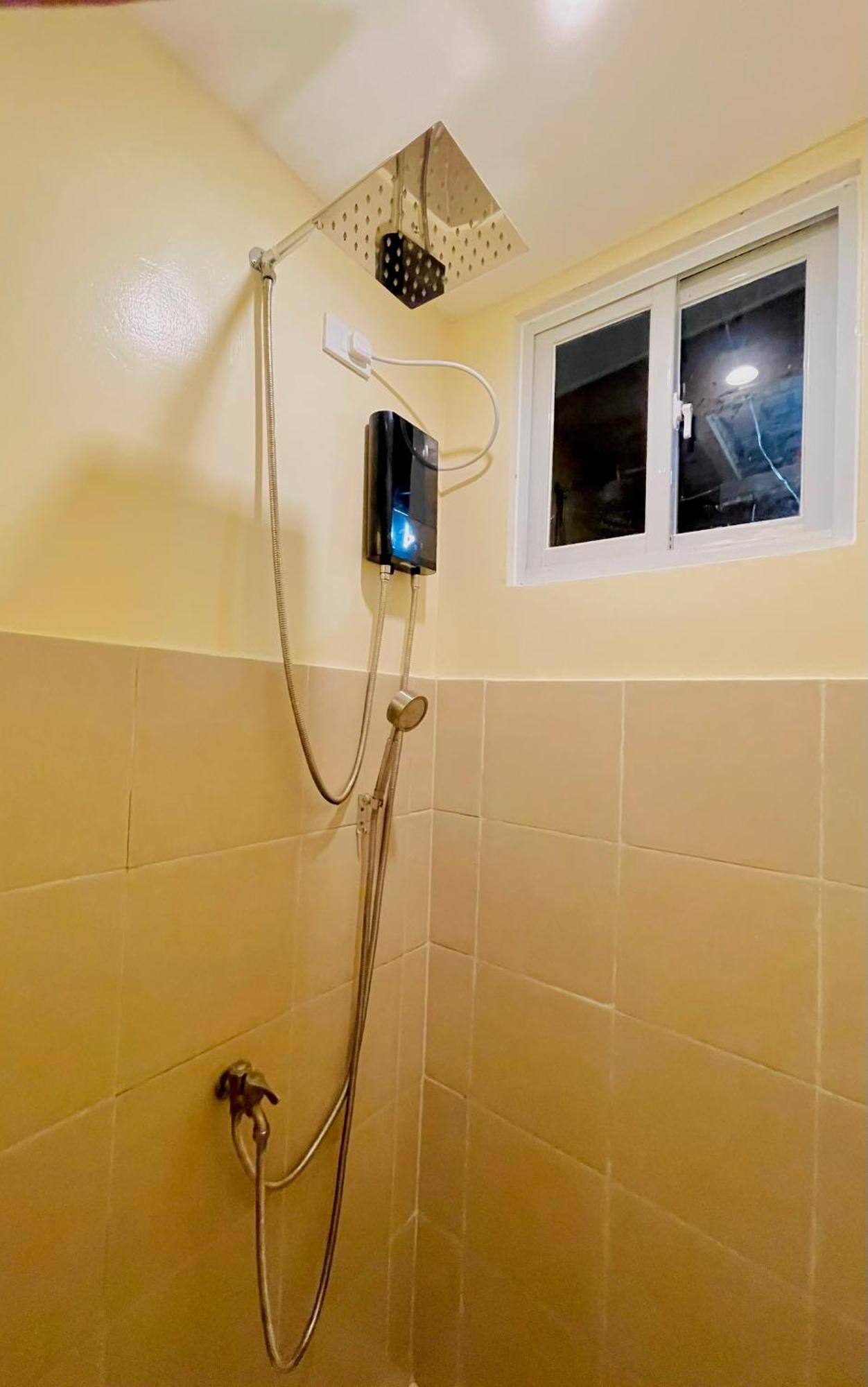 Group-friendly Stay, Minutes From The Airport * Lapu-Lapu City
