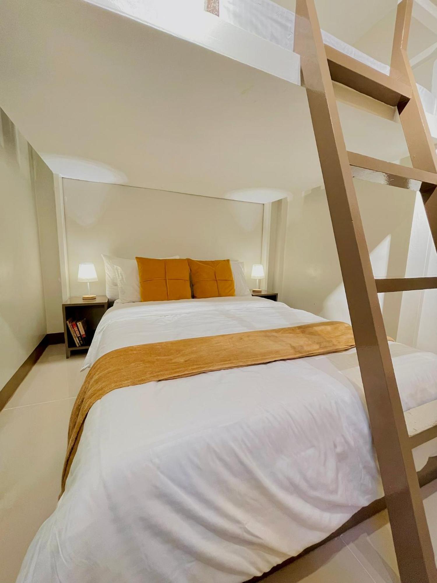 Group-friendly Stay, Minutes From The Airport *