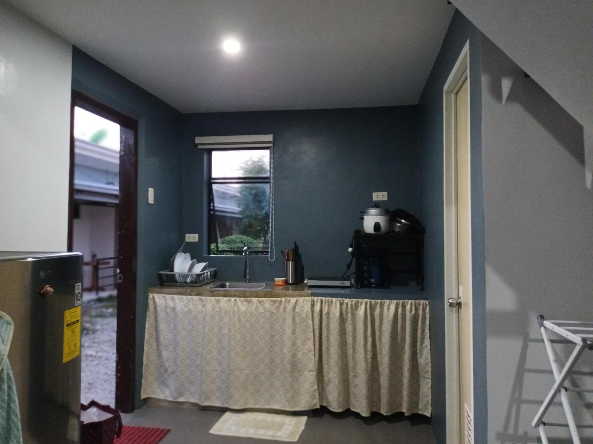 Grae's Apartelle Hostel *