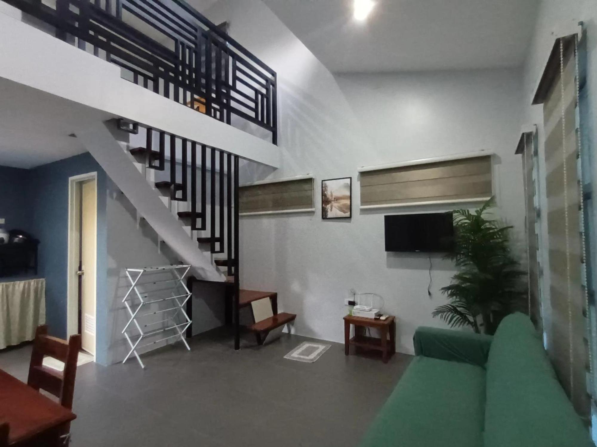 Hostel Grae's Apartelle *