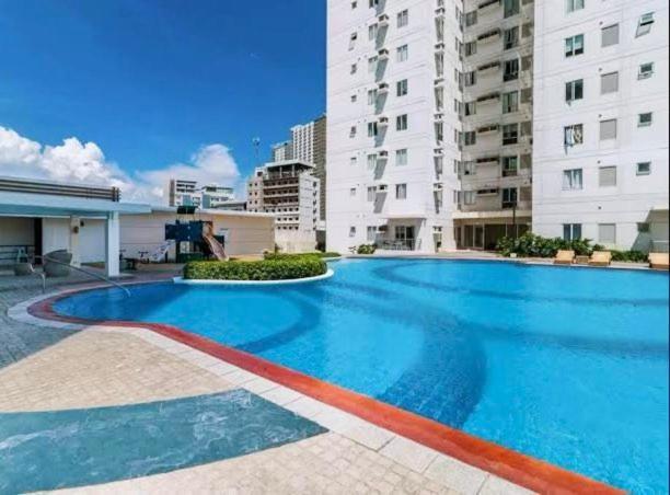 Newly Renovated Cozy Desk & View In Avida It Park Cebu