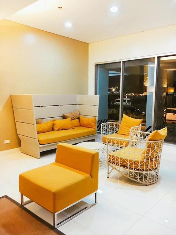 Newly Renovated Cozy Desk & View In Avida It Park Apartment Cebu