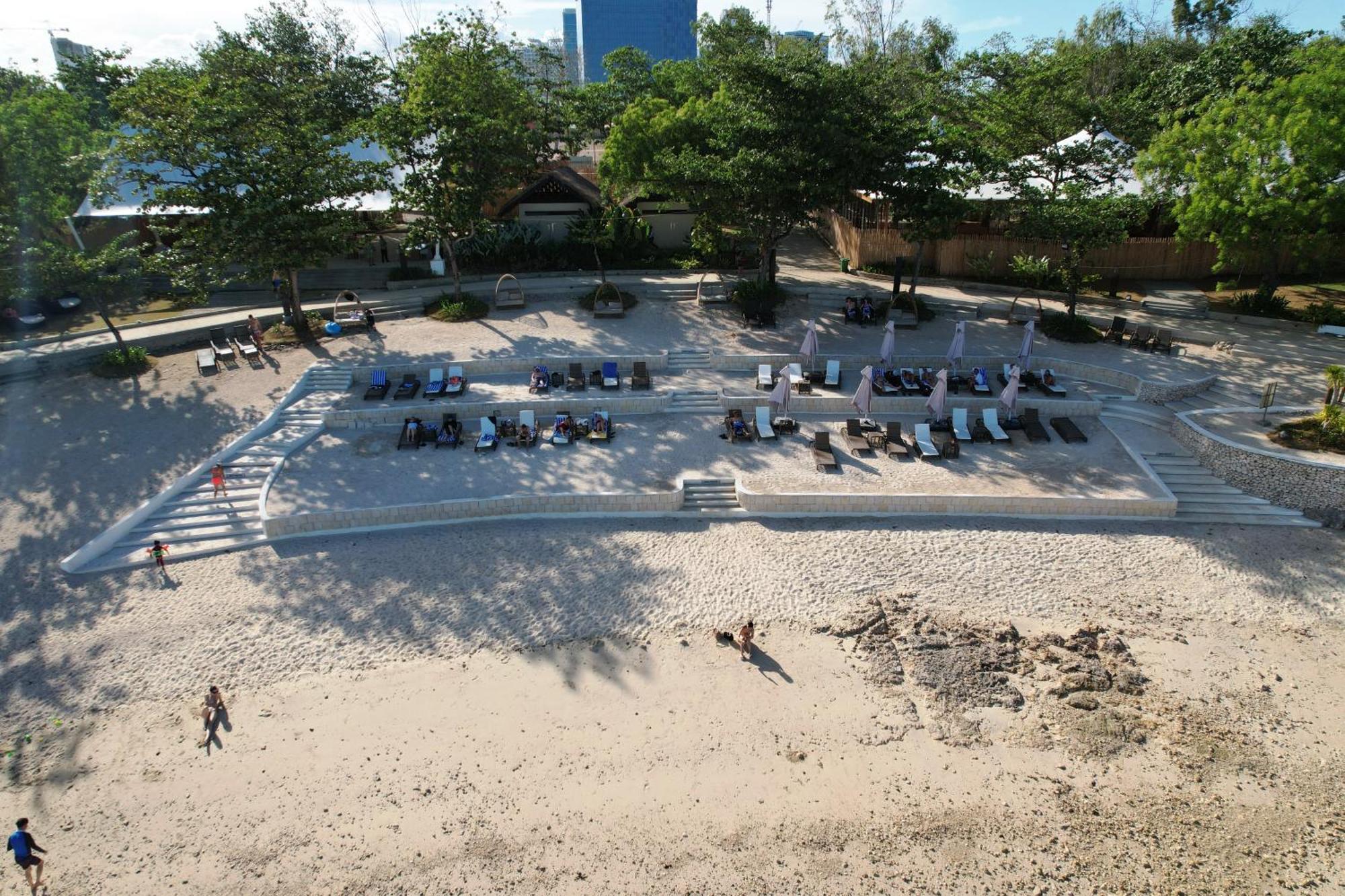 One Manchester Place 7th Floor Punta Engano (Mactan)