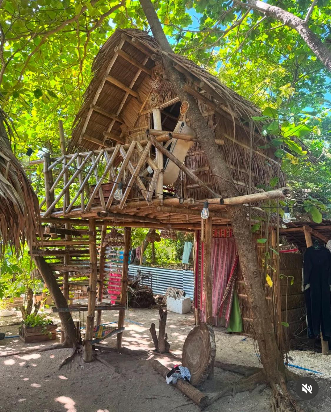 Tribal Huts Community Hostel Daanbantayan