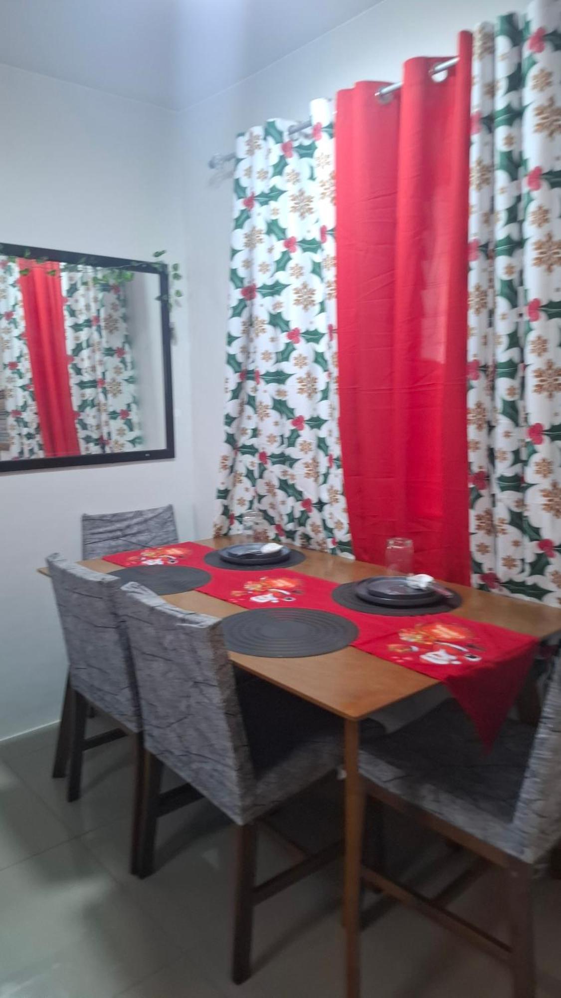 Four Es Apartment *
