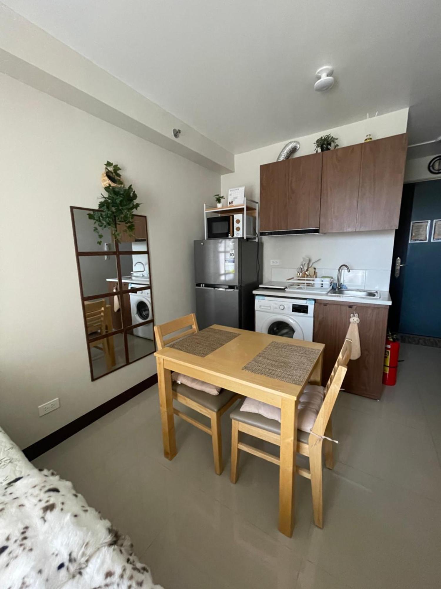 Guest house Near Airport, Cclex Pool View Balcony *