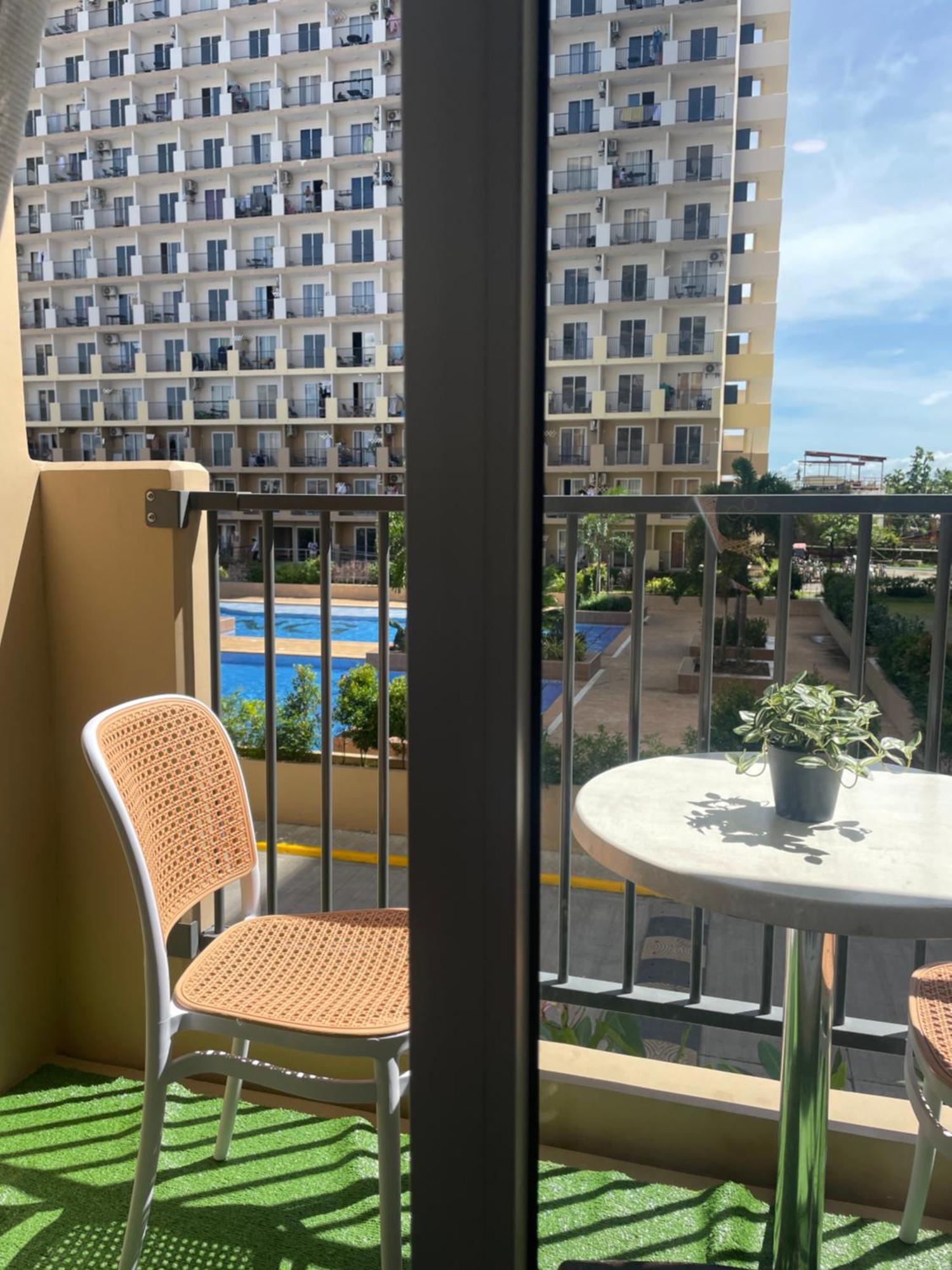 Near Airport, Cclex Pool View Balcony Guest house *