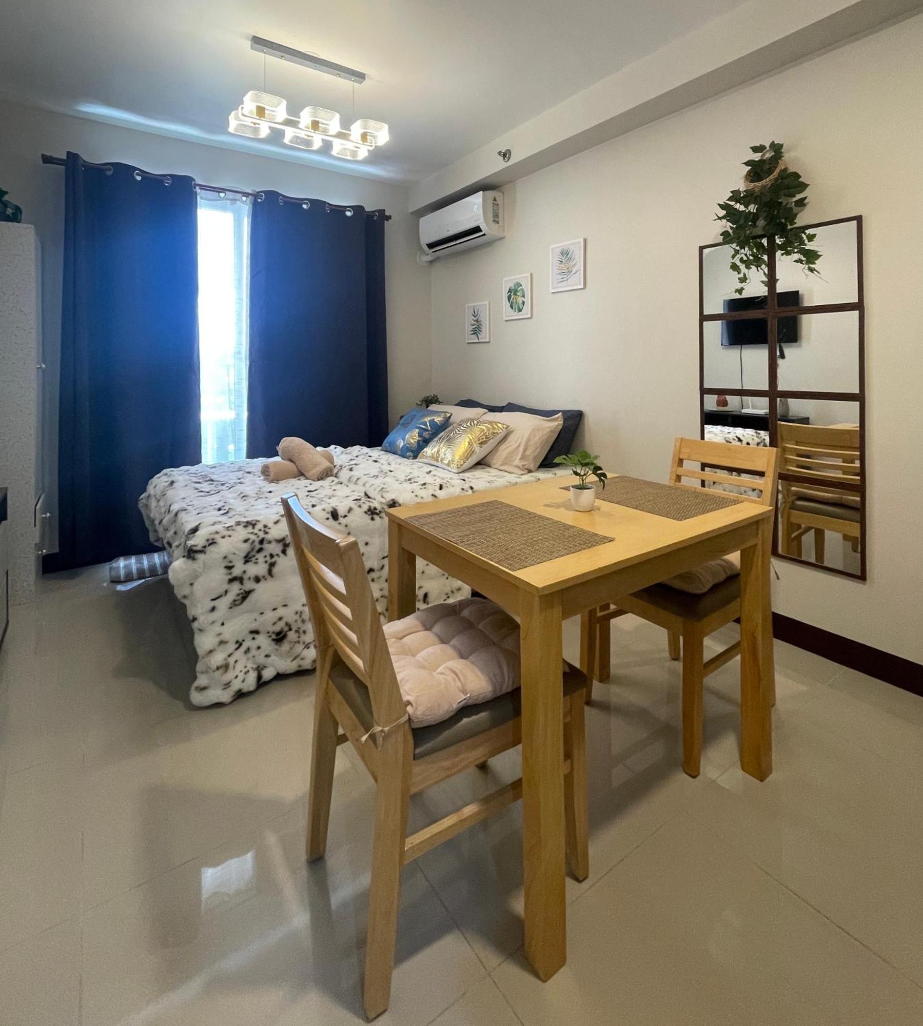 Near Airport, Cclex Pool View Balcony Guest house *