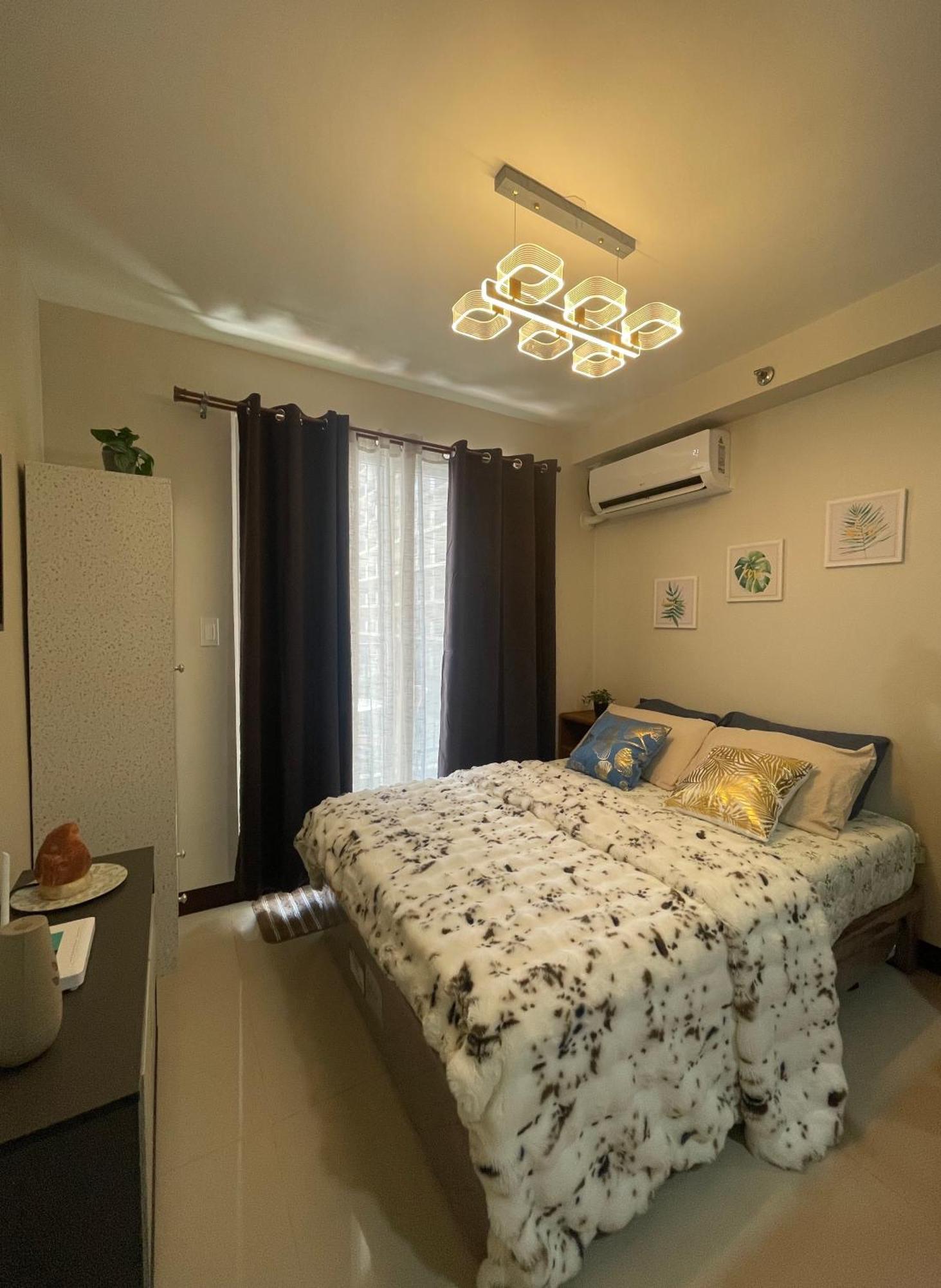 Near Airport, Cclex Pool View Balcony Guest house