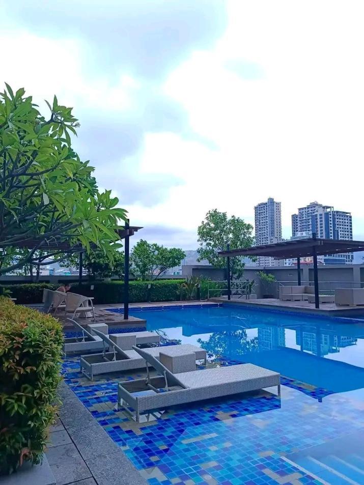 Isaiah's Place Aparthotel *