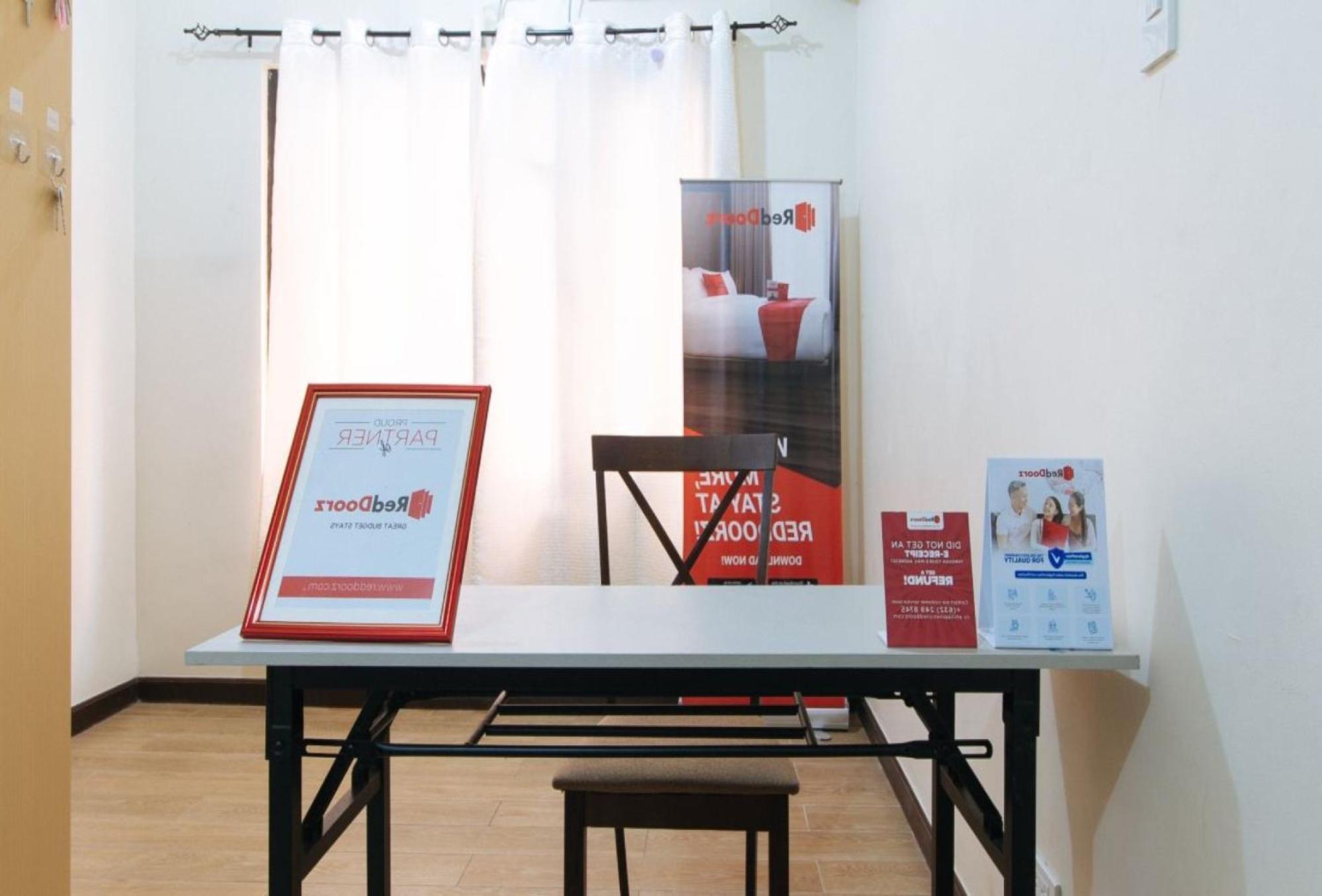 Reddoorz Near Metropolitan Cathedral Hotel 2*