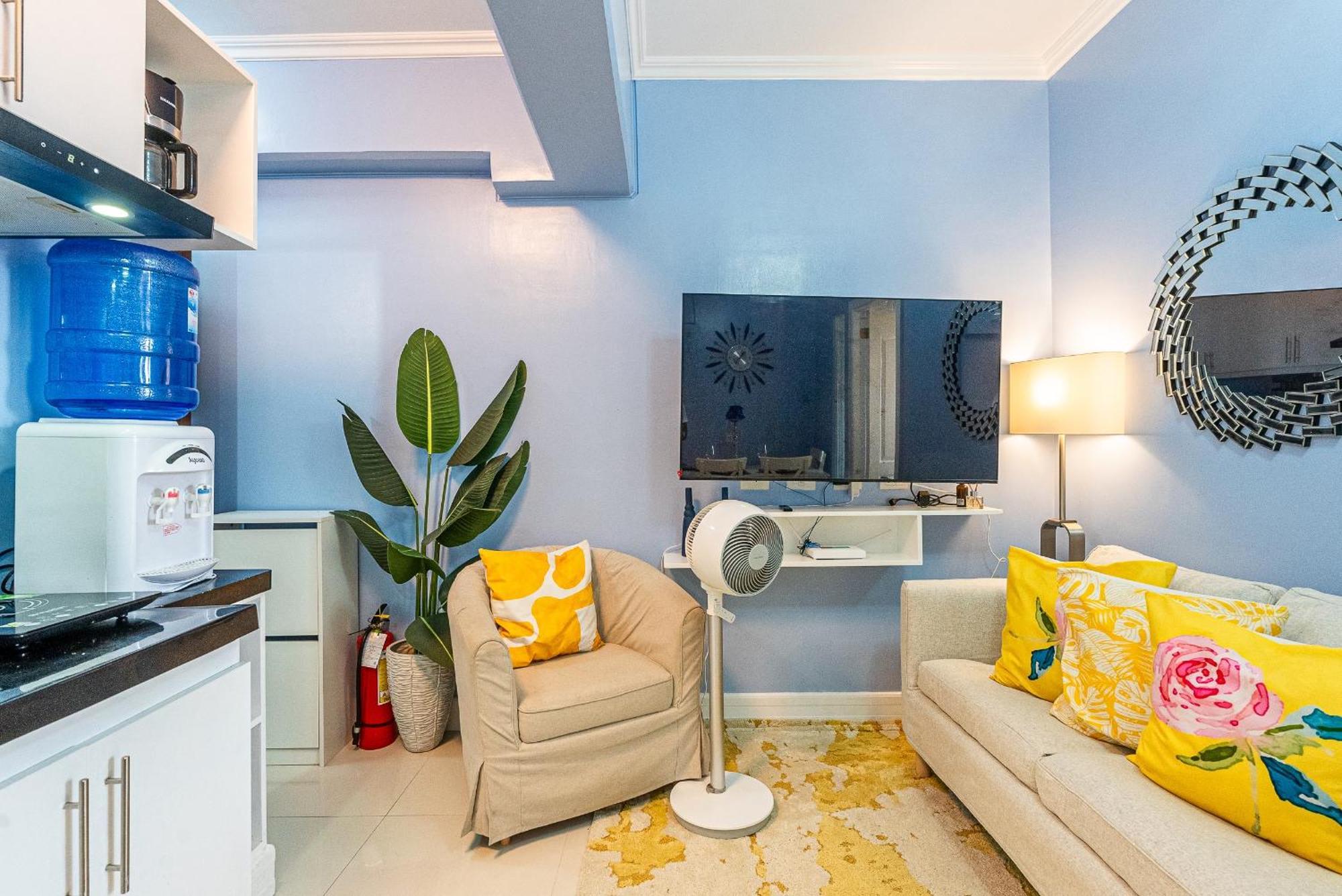 Chic With Pool Near Airport-2 To 7 Guest Apartment