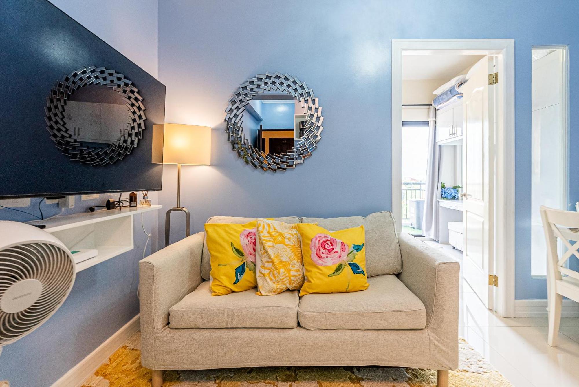 Chic With Pool Near Airport-2 To 7 Guest Apartment