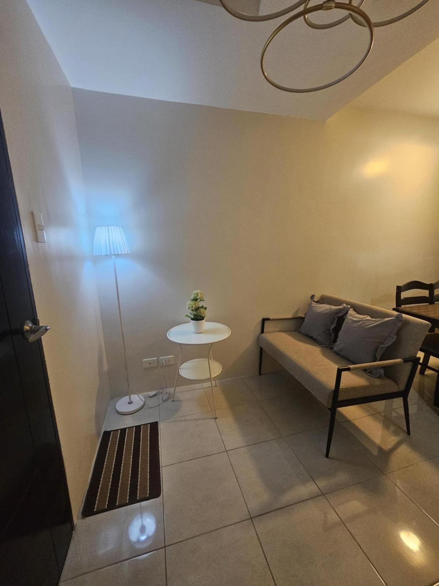 2 Bedroom Villahermia Staycation Apartment Mandaue City