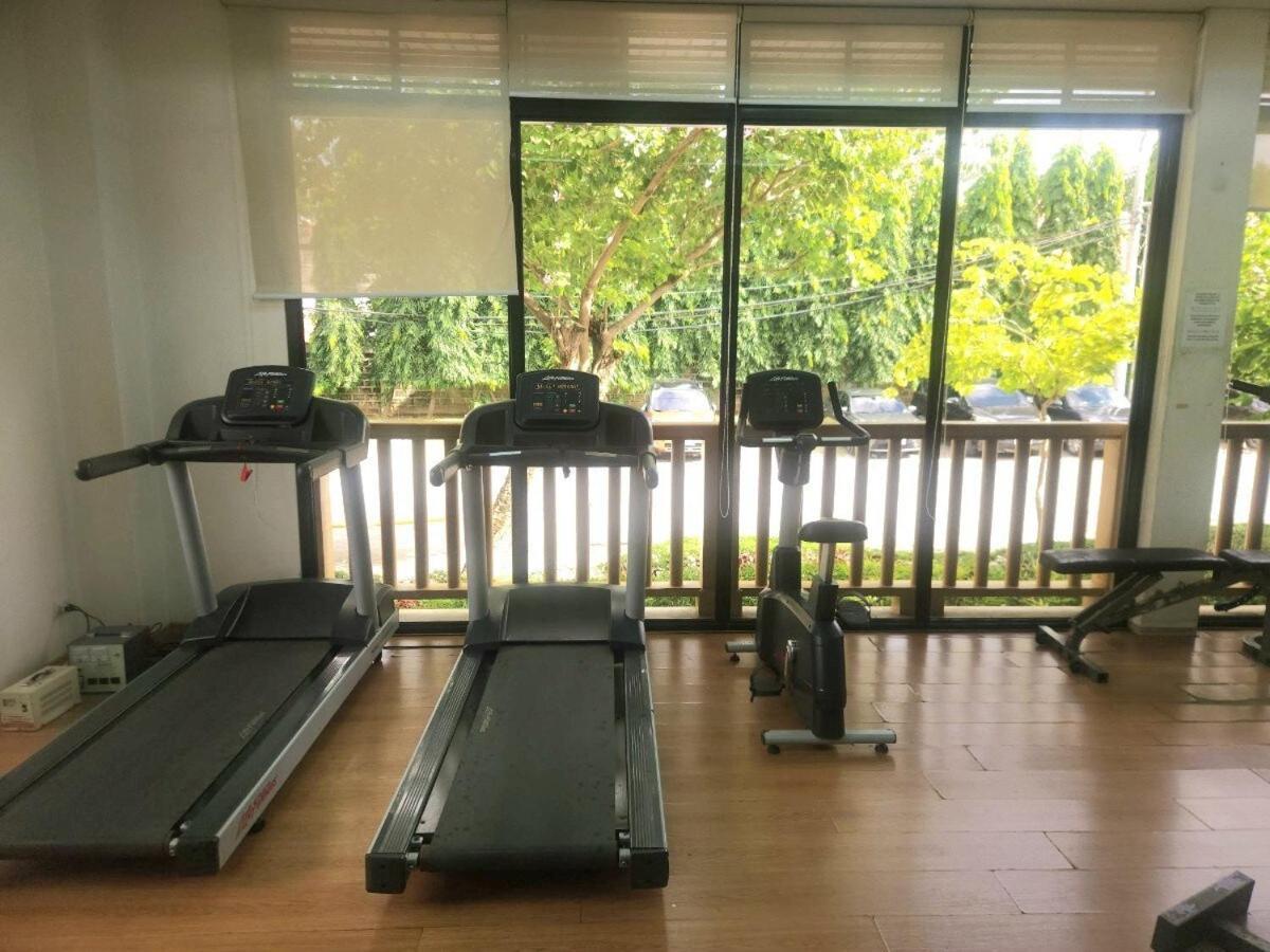 One Oasis 2 And 1 Living Near It Park Next To Golf Course Cebu