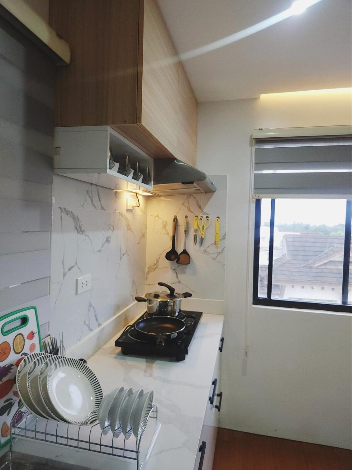 One Oasis 2 And 1 Living Near It Park Next To Golf Course Cebu