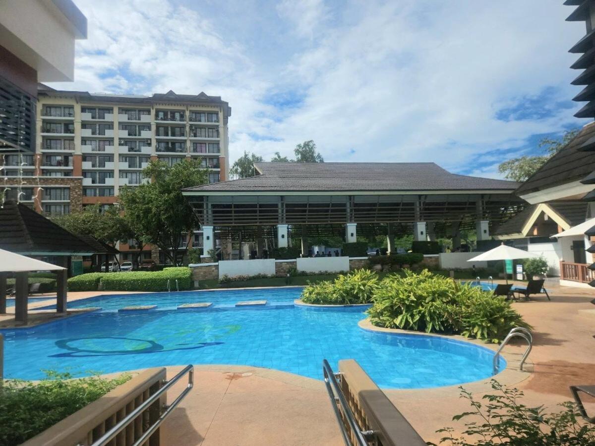 Apartment One Oasis 2 And 1 Living Near It Park Next To Golf Course