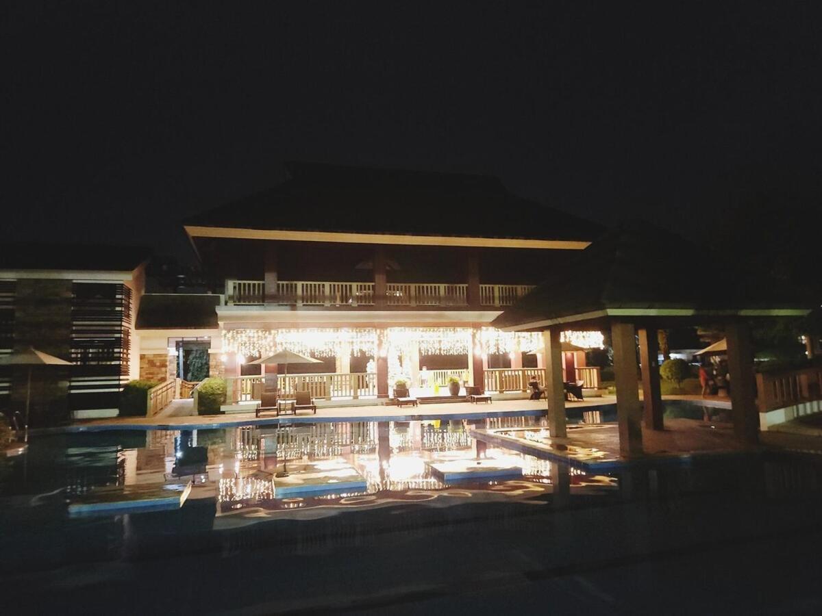 Apartment One Oasis 2 And 1 Living Near It Park Next To Golf Course Cebu