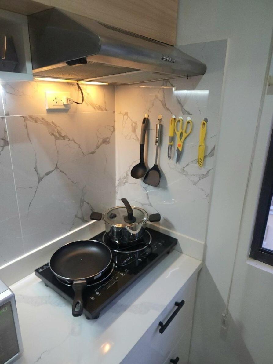 Apartment One Oasis 2 And 1 Living Near It Park Next To Golf Course Cebu