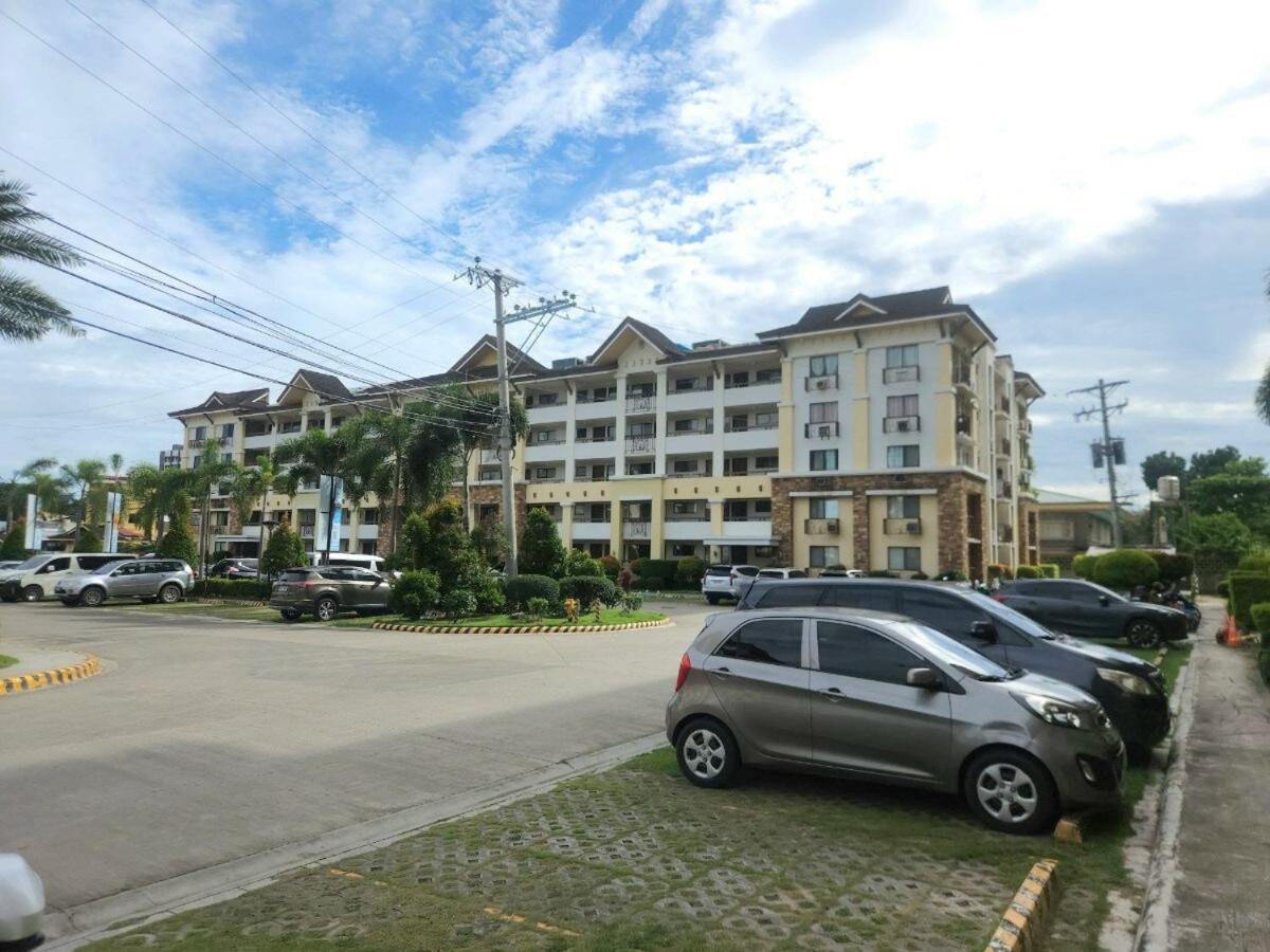 One Oasis 2 And 1 Living Near It Park Next To Golf Course *