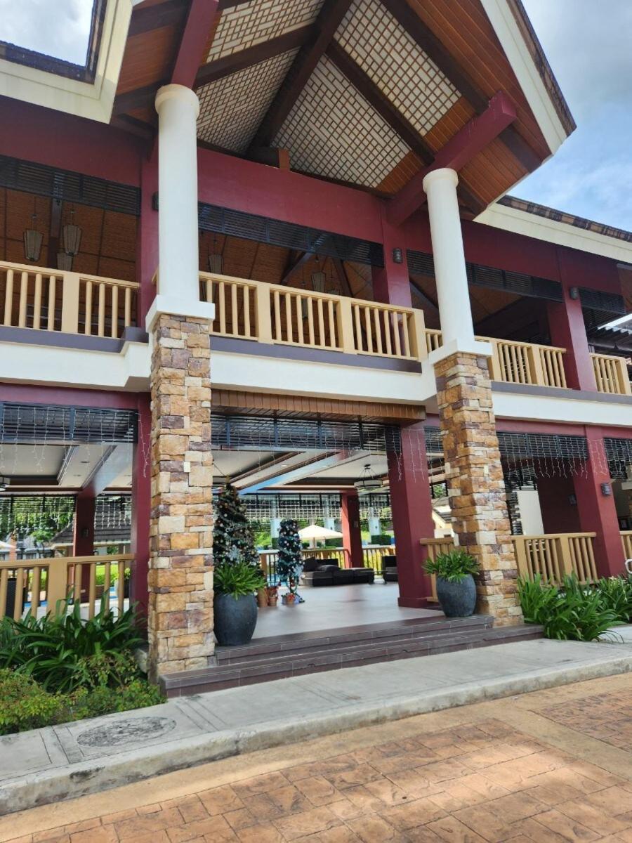 Apartment One Oasis 2 And 1 Living Near It Park Next To Golf Course