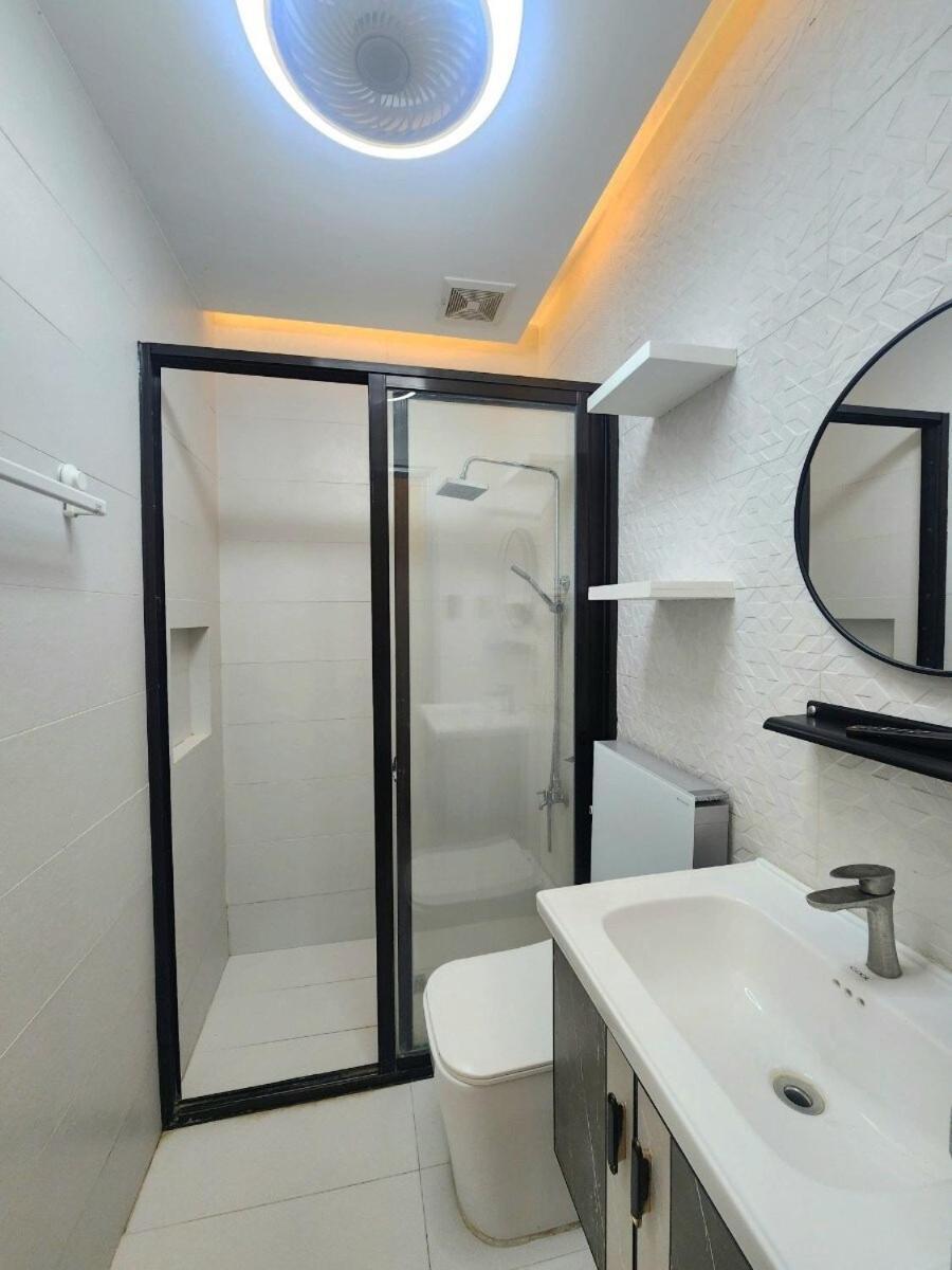 Bahay bakasyunan Movie Screen& 4rooms Private House Near J Park *