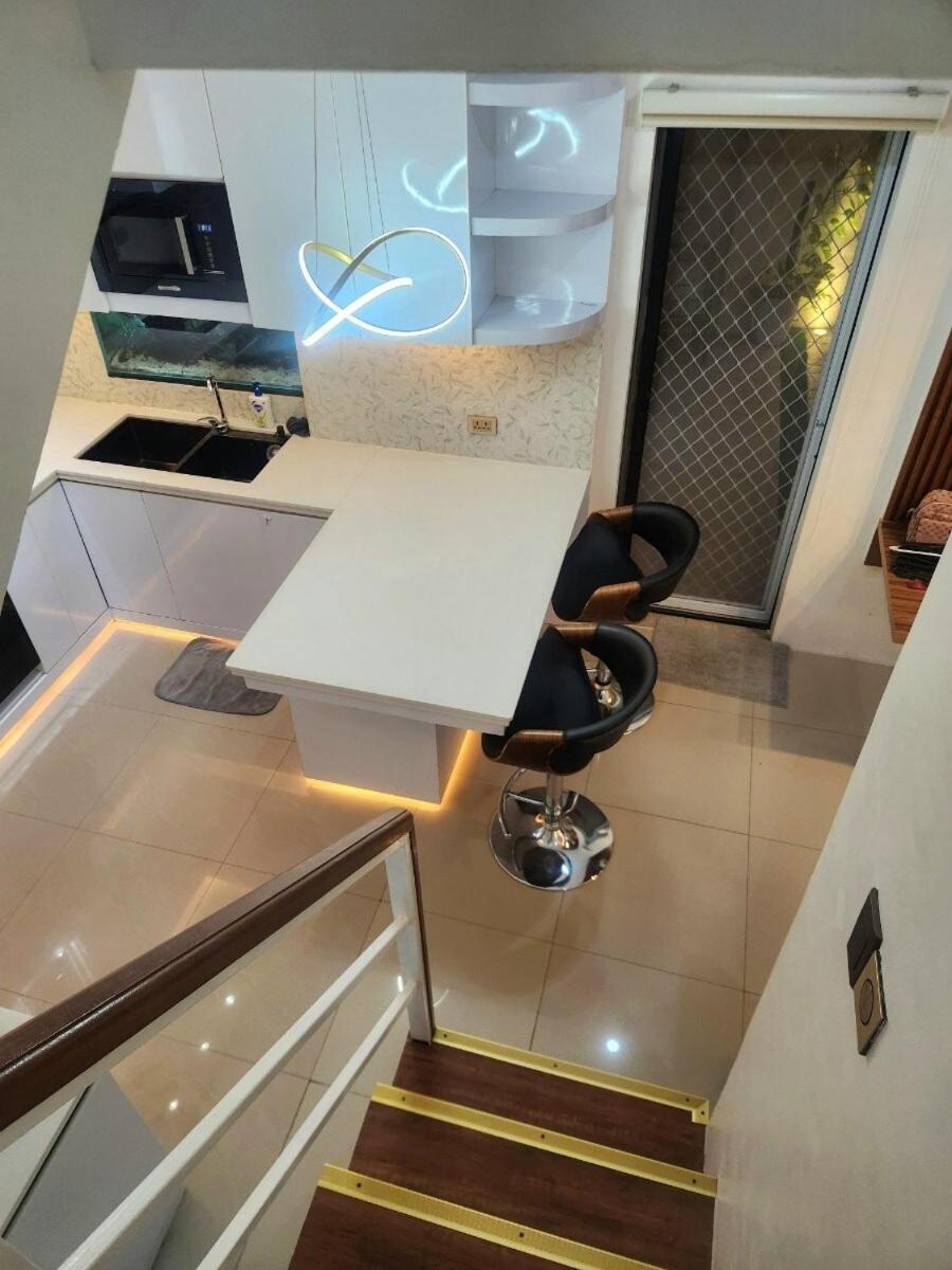Bahay bakasyunan Movie Screen& 4rooms Private House Near J Park *