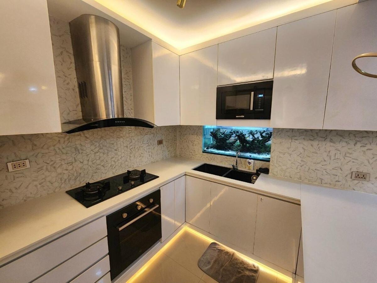 Movie Screen& 4rooms Private House Near J Park