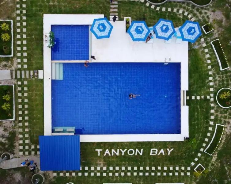 Tanyon Bay House