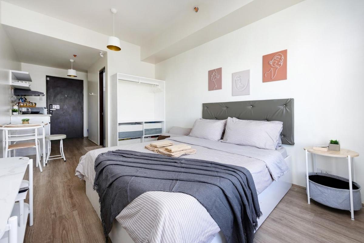 Unit At The Median, Near It Park With Pool And Fast Wifi Apartamento Cebu