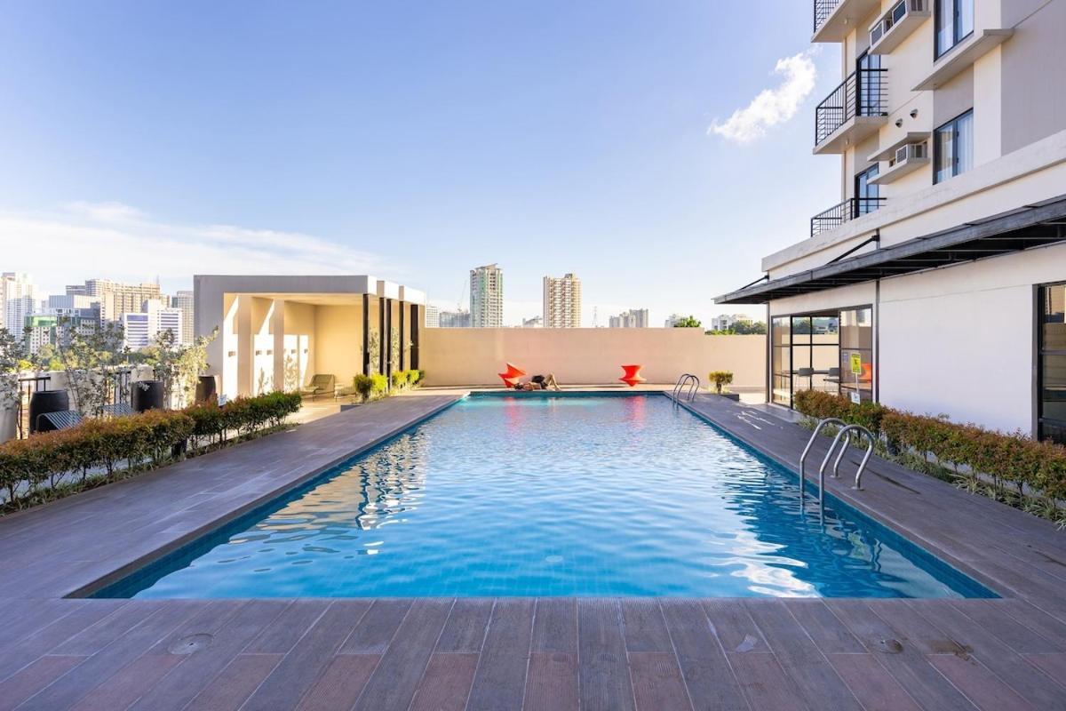 Unit At The Median, Near It Park With Pool And Fast Wifi *