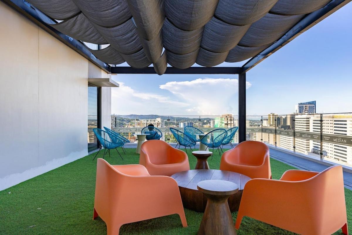 Unit At The Median, Near It Park With Pool And Fast Wifi Apartamento
