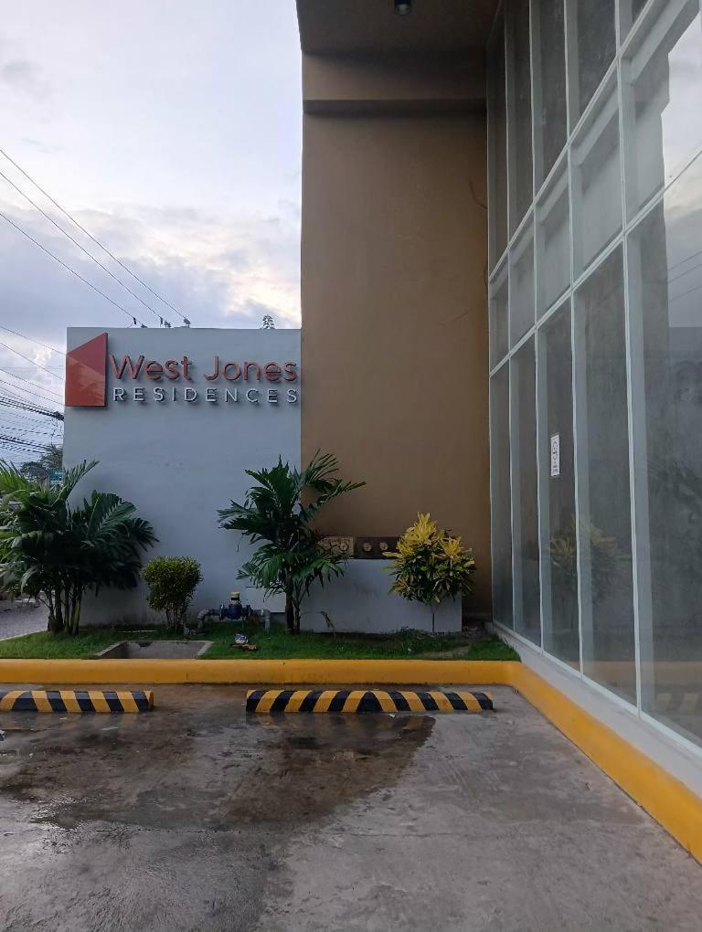 Aparthotel Jc Spacerentals 1521 West Jones Residences, Mountain View, Free Wi-fi & Netflix, Upper Floor Located At The Center Of Cebu