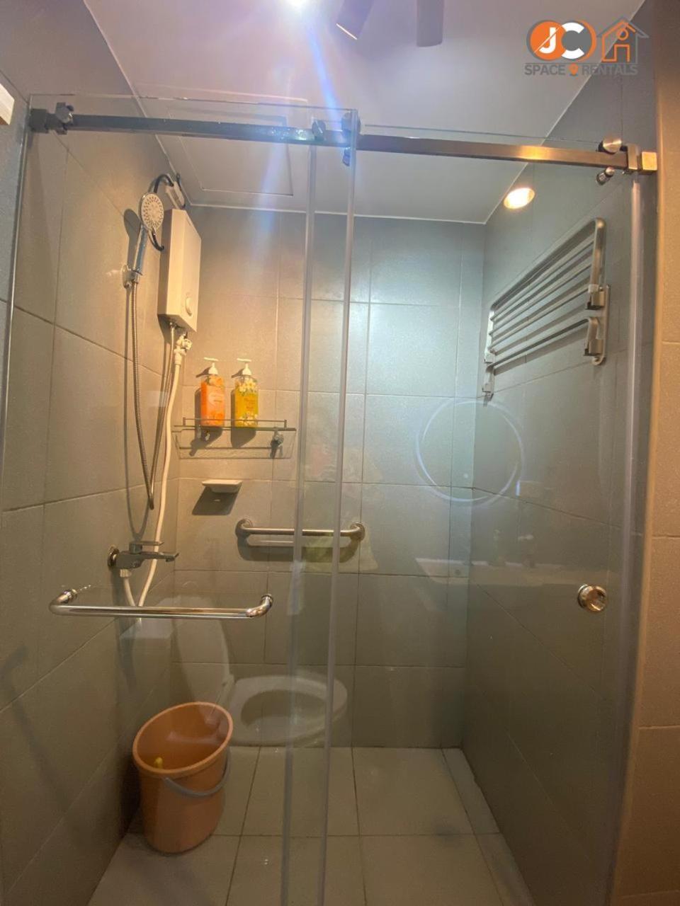 Aparthotel Jc Spacerentals 1521 West Jones Residences, Mountain View, Free Wi-fi & Netflix, Upper Floor Located At The Center Of Cebu