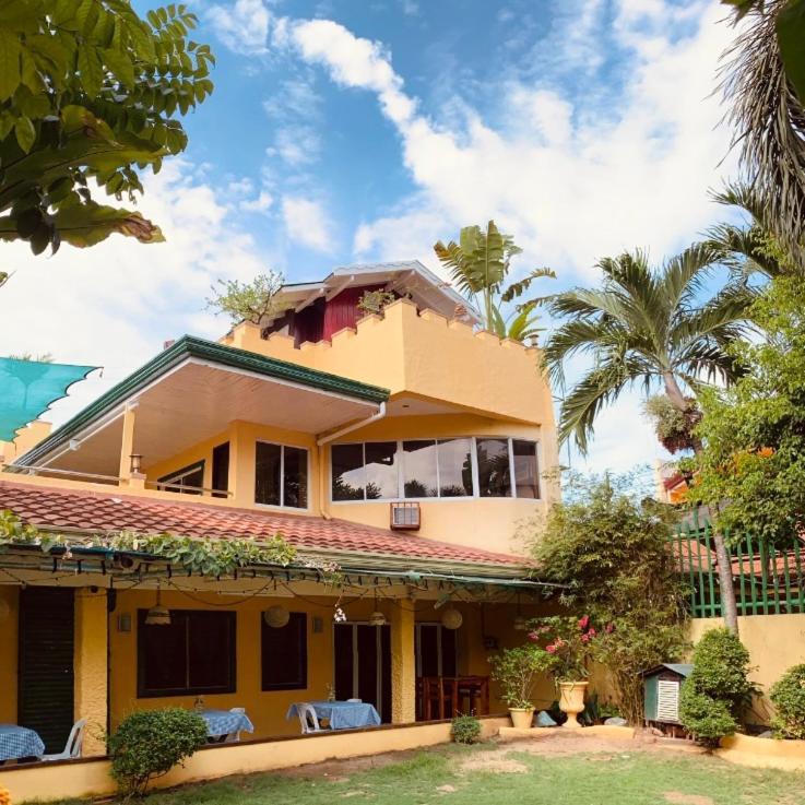 Abihon Hoferhaus Mactan Acomodação com café da manhã  *
