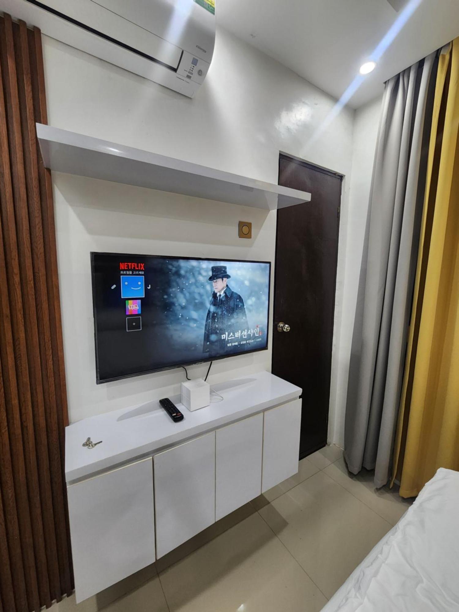 Movie Screen& 4rooms Private House Near J Park Cebu