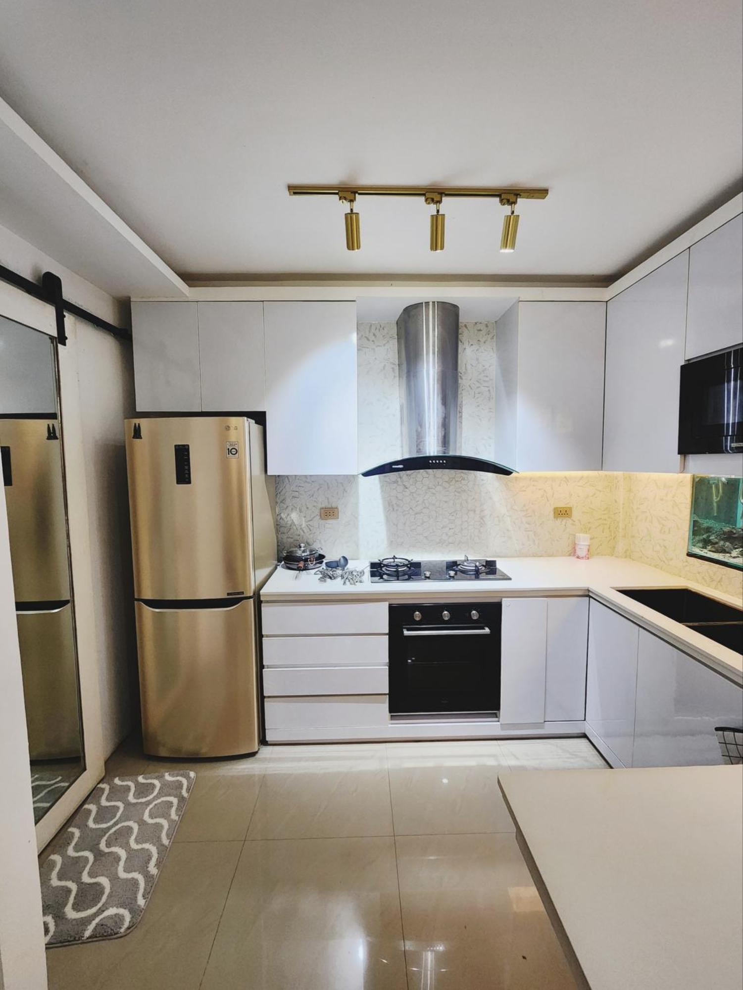Bahay bakasyunan Movie Screen& 4rooms Private House Near J Park