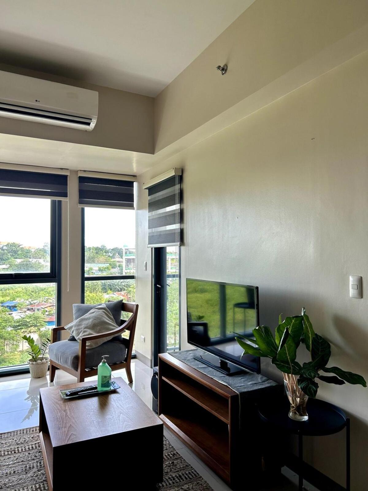 Cozy 2br In Mactan Newtown Sea View Apartment