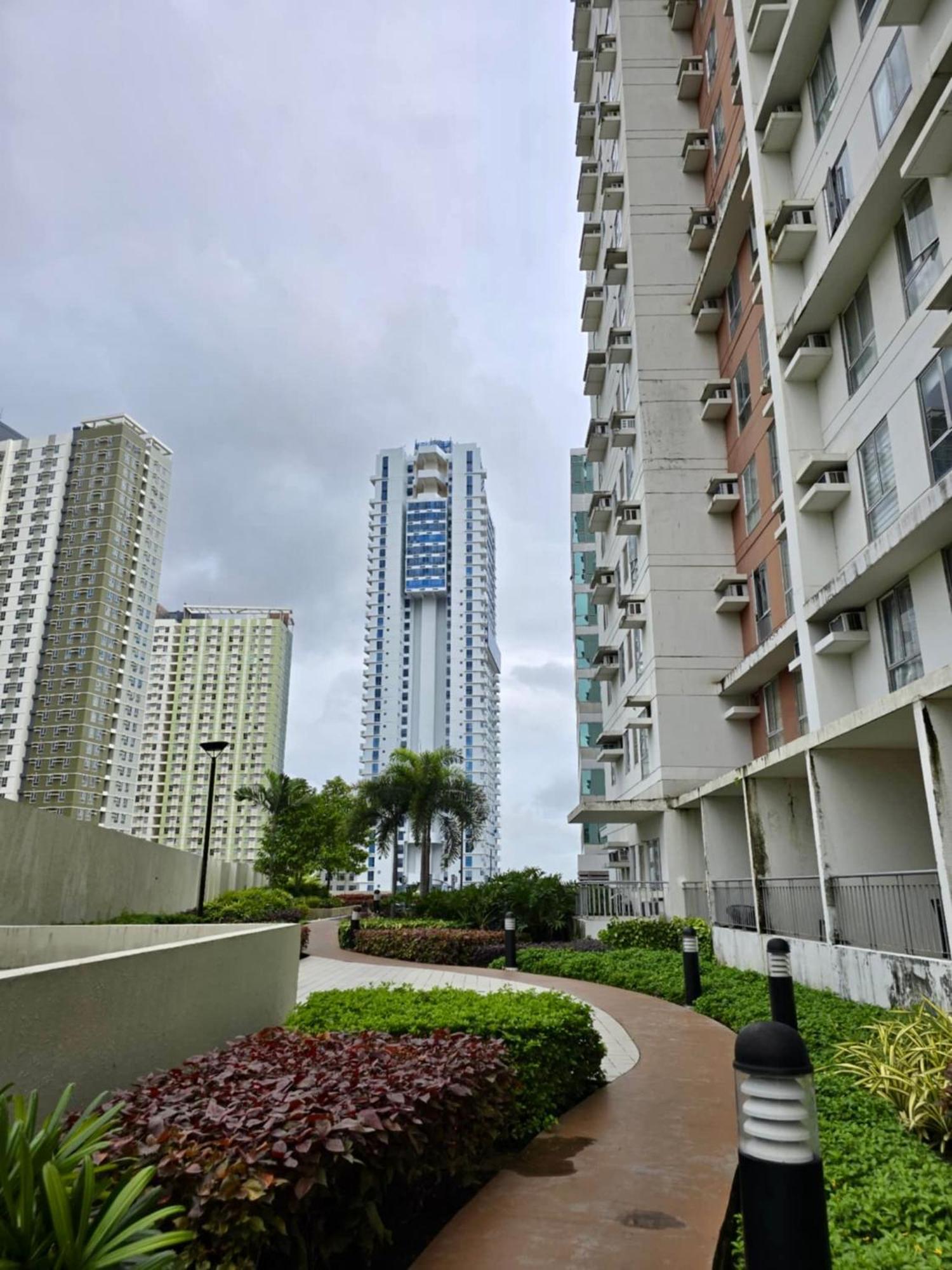 Avida Towers Staycation Aparthotel